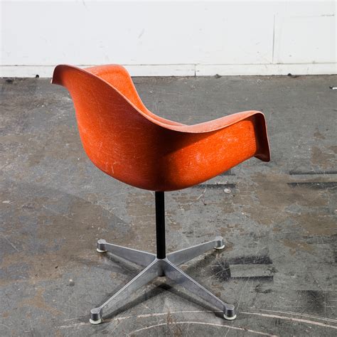 vintage Herman Miller Eames chair